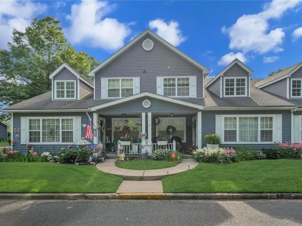 717 Spring Lake Drive #717, Middle Island, NY 11953