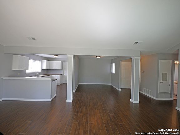 4th image of 462 Scates Dr