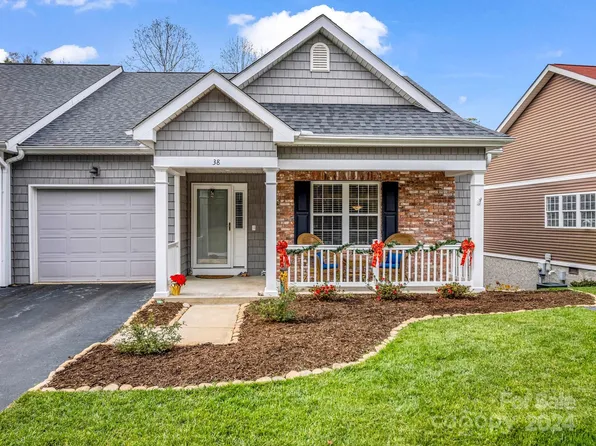 38 Old Creek Ln, Laurel Park, NC 28739