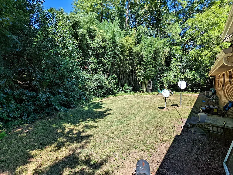 3906 Lexington Dr — Photo 10
