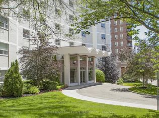 125 Forsythe St #1004, Oakville, ON L6K 3K1