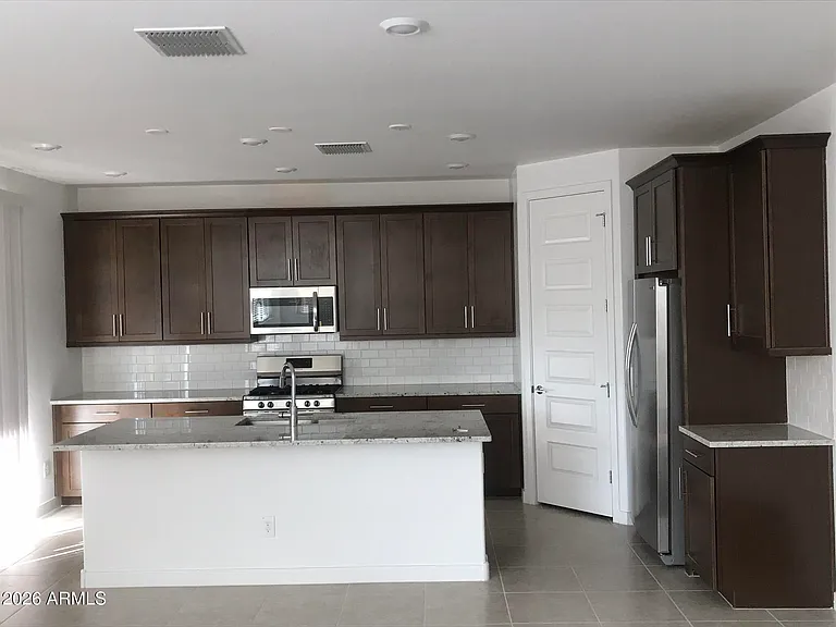 1165 E Thompson Way — Photo 2