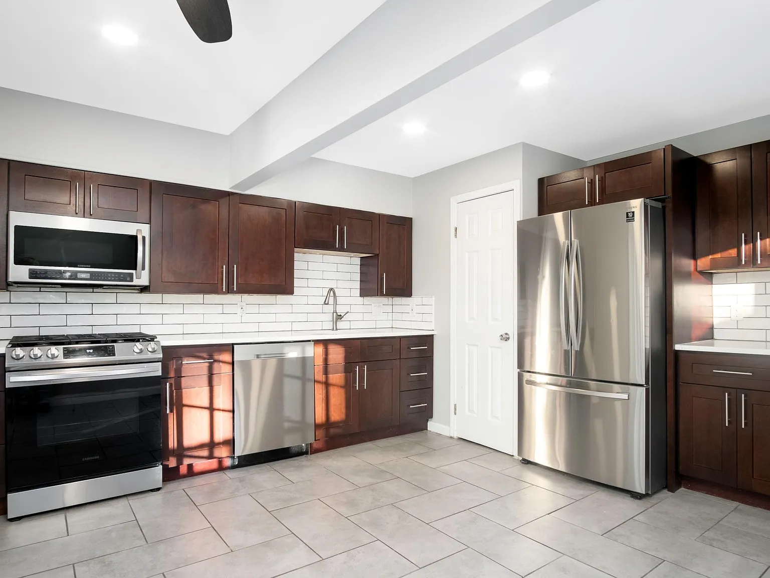 3 bed, 1.5 bath, 1600 sqft, $2,980 — Photo 2