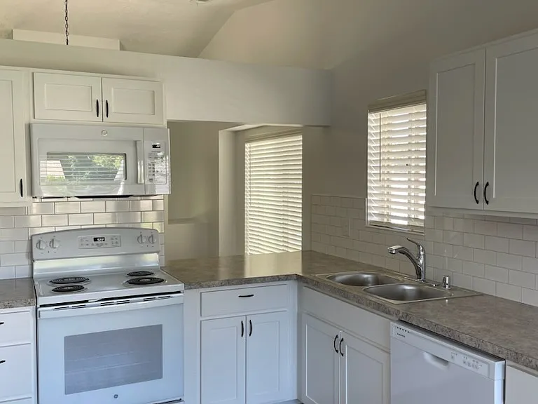 618 E Cozza Dr — Photo 10