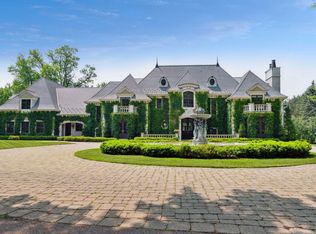 1200 Old Crystal Bay Rd S, Wayzata, MN 55391