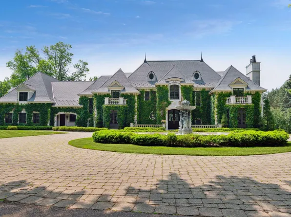 1200 Old Crystal Bay Rd, Wayzata, MN 55391