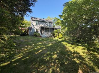 207 Prospect Ave, Sea Cliff, NY 11579