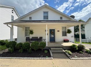208 Walton Ave, Barnesville, OH 43713