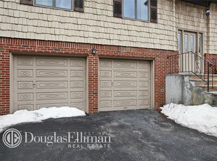 1862 Meadowbrook Rd, Merrick, NY 11566