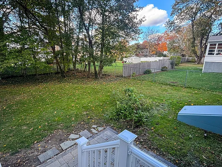 10 Kinsman Pl — Photo 9