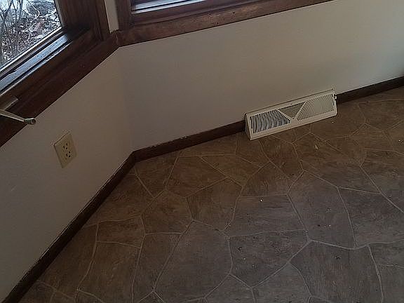 Kitchen linoleum and trim