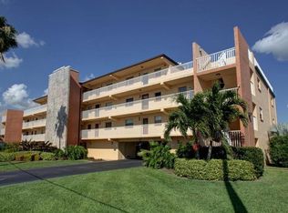 175 116th Ave APT 204, Treasure Island, FL 33706