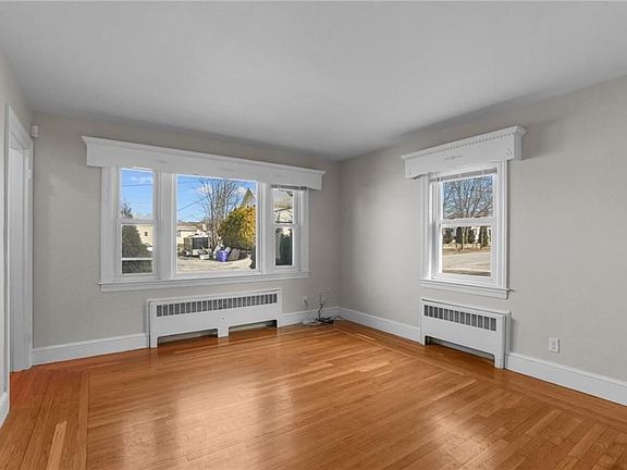 2nd image of 196 Wardlaw Ave