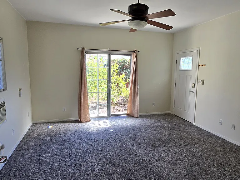 6212 Zelzah Ave — Photo 10