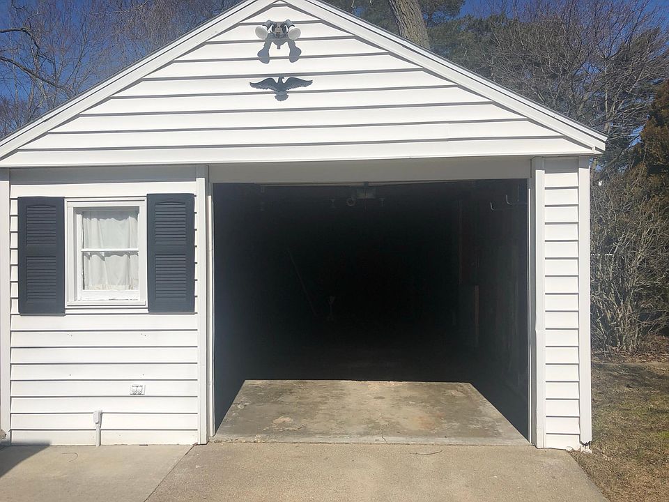 1st image of 1215 Ecklund St NE