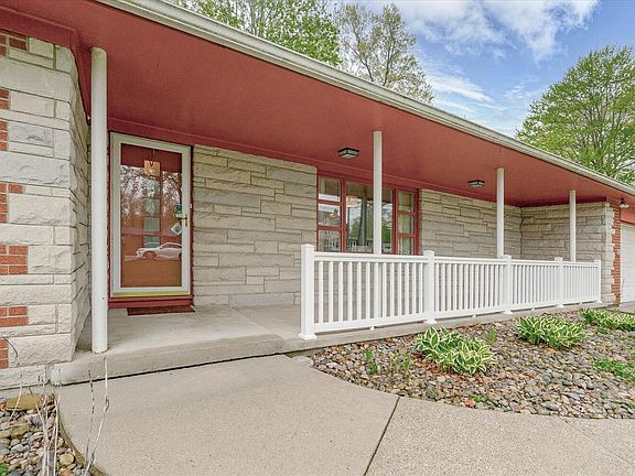 3rd image of 48 Sunnyside Dr