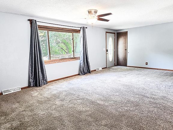 2nd image of 207 Maple Ave
