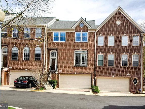 2nd image of 102 Lounsbury Pl