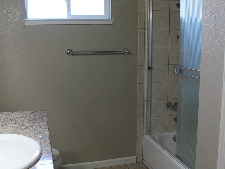 425 Bluefield Ave — Photo 10