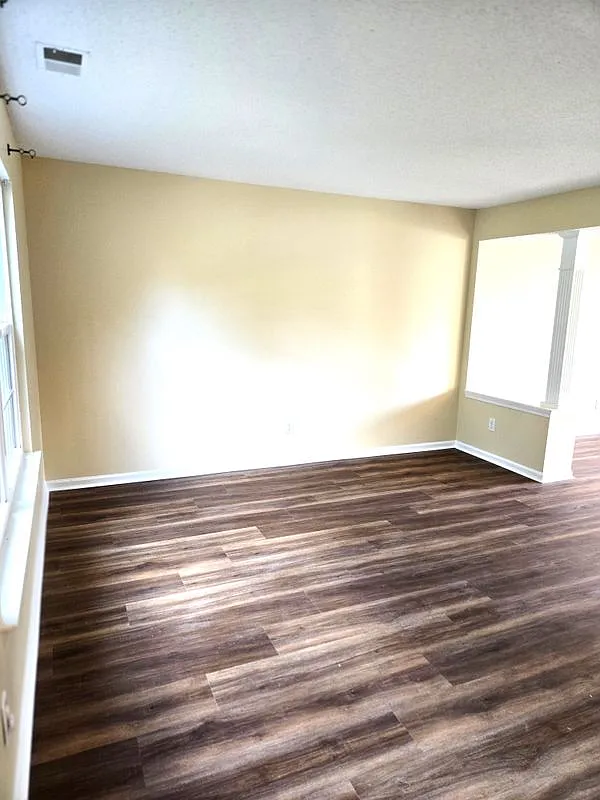 4 bed, 2.5 bath, 2195 sqft, $3,200 — Photo 4