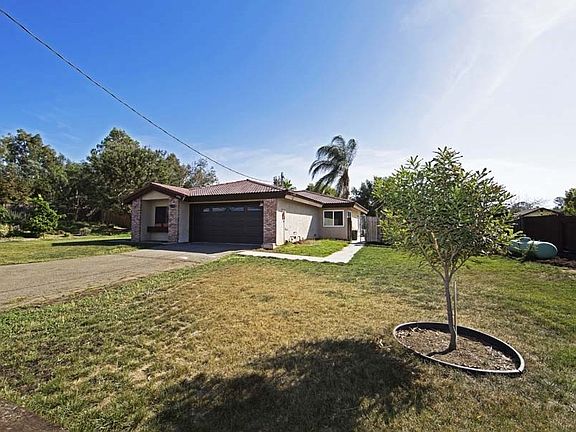 2nd image of 608 Poinsettia Ave