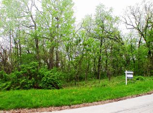 6 Lori Ln, Elgin, IL 60123