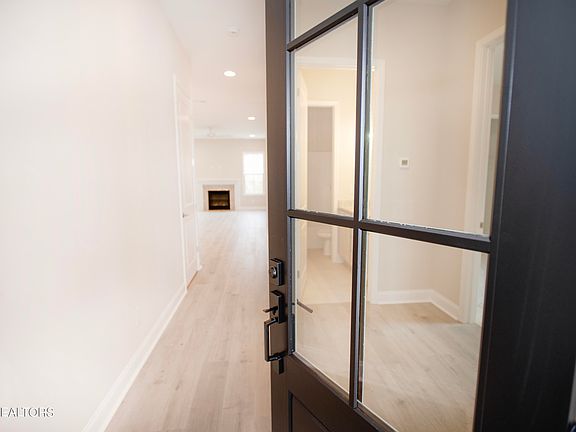 3rd image of 257 Clover Cir