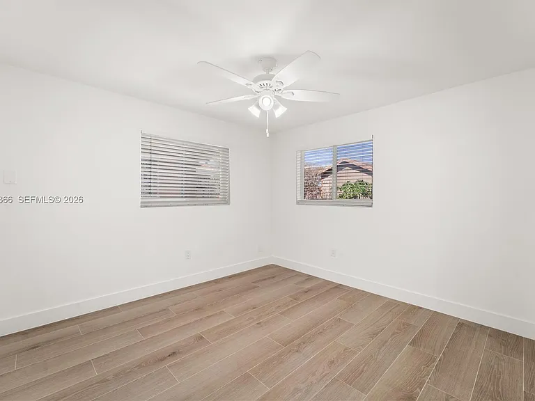 35 NW 49th Ave #REAR — Photo 10