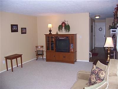 2nd image of 886 Laurel Glens Dr