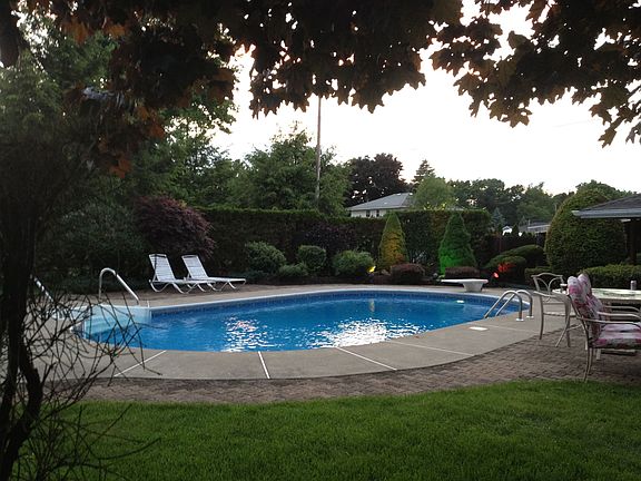 3rd image of 6 Columba Dr