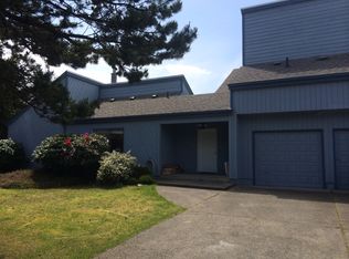 89672 Sea Breeze Dr, Warrenton, OR 97146