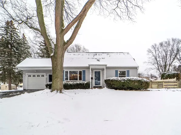 230 Mystic Ln, Rochester, NY 14623