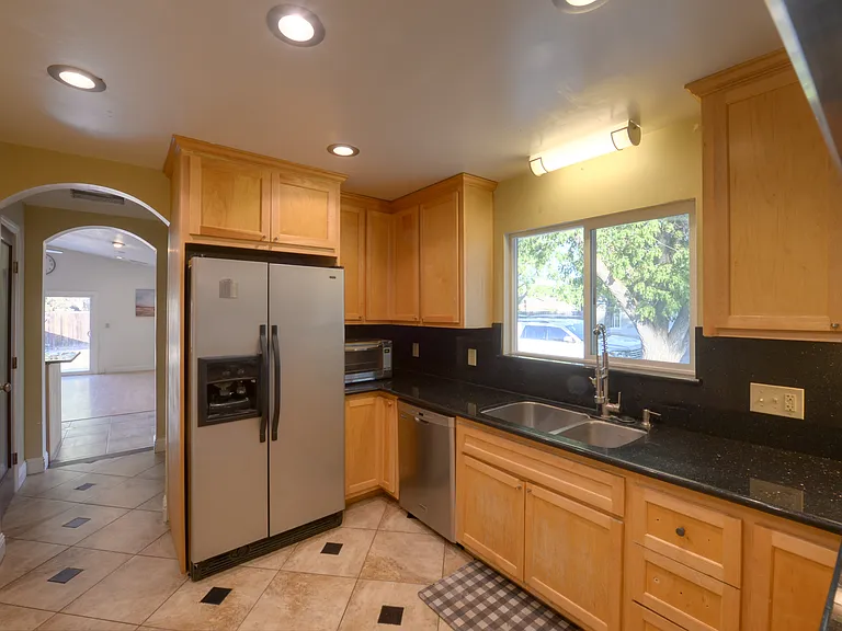 475 L St — Photo 17