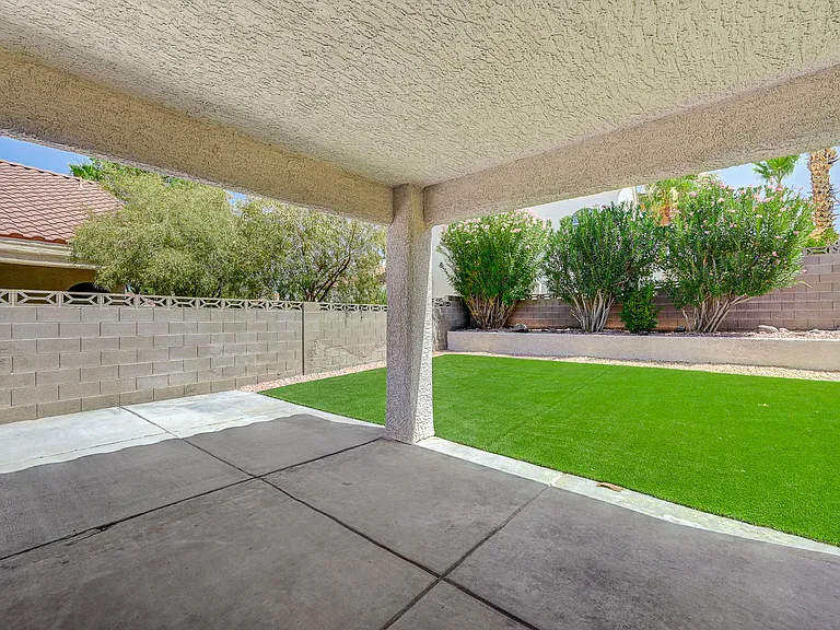 272 Comfort Dr — Photo 37