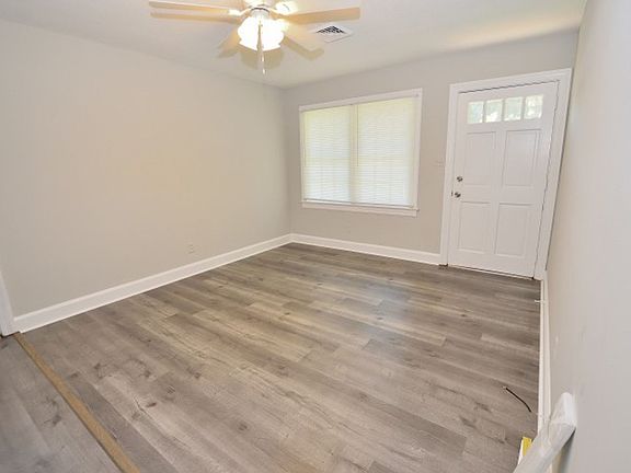 2nd image of 608 Cockrell St
