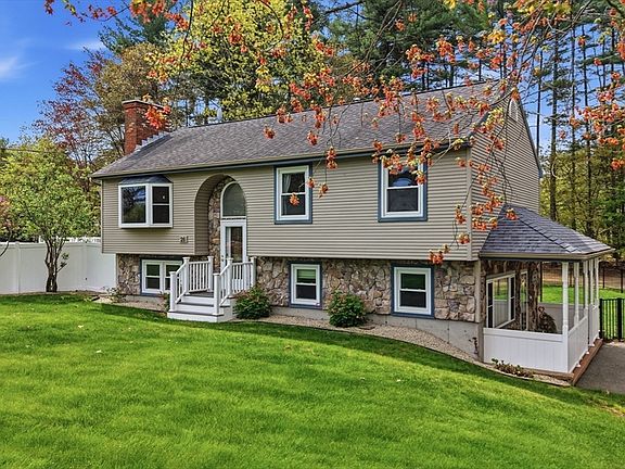 3rd image of 26 Mayflower Dr