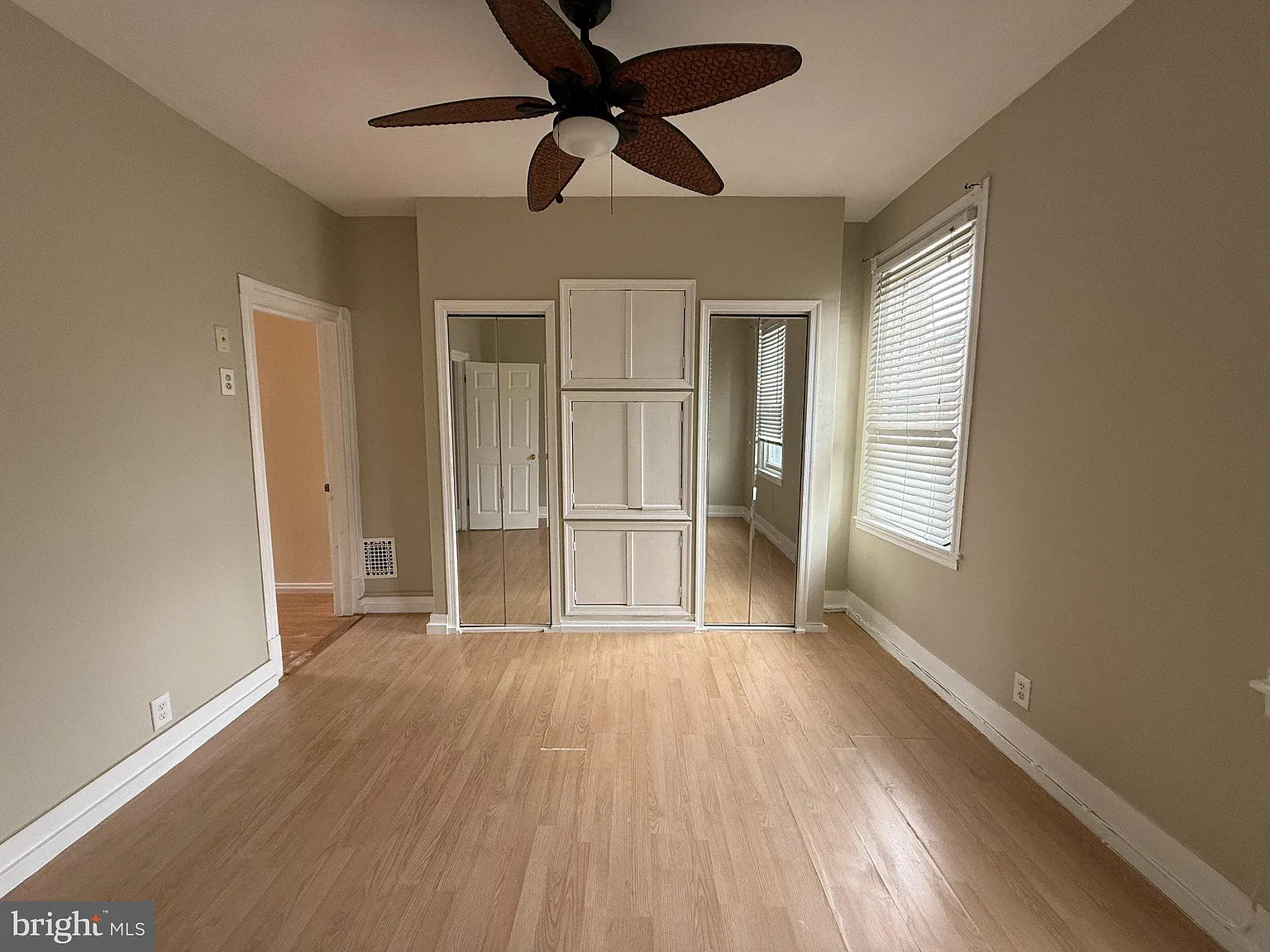 3 bed, 1.0 bath, 1214 sqft, $1,900 — Photo 4