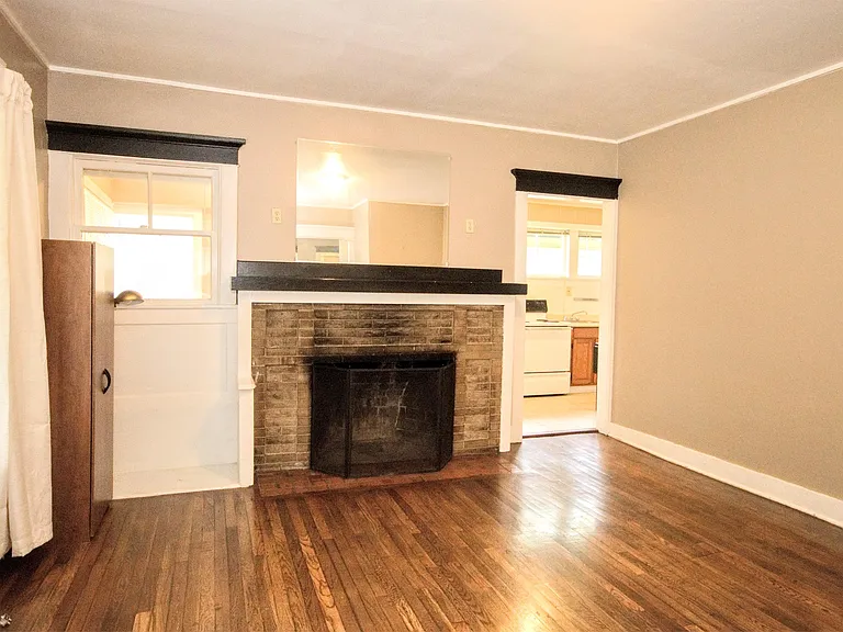 227 NW 11th St #2 — Photo 5