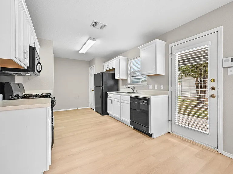 1503 Davis Mountain Loop — Photo 9