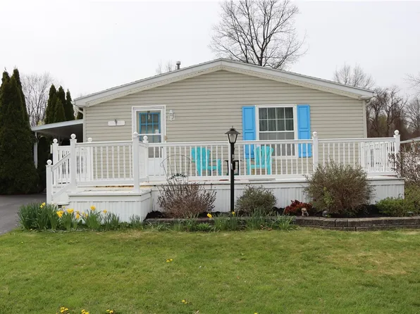 6351 Pebblebrook Ln, Williamson, NY 14589