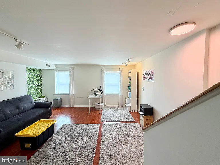 1209 Locust St #3F — Photo 12