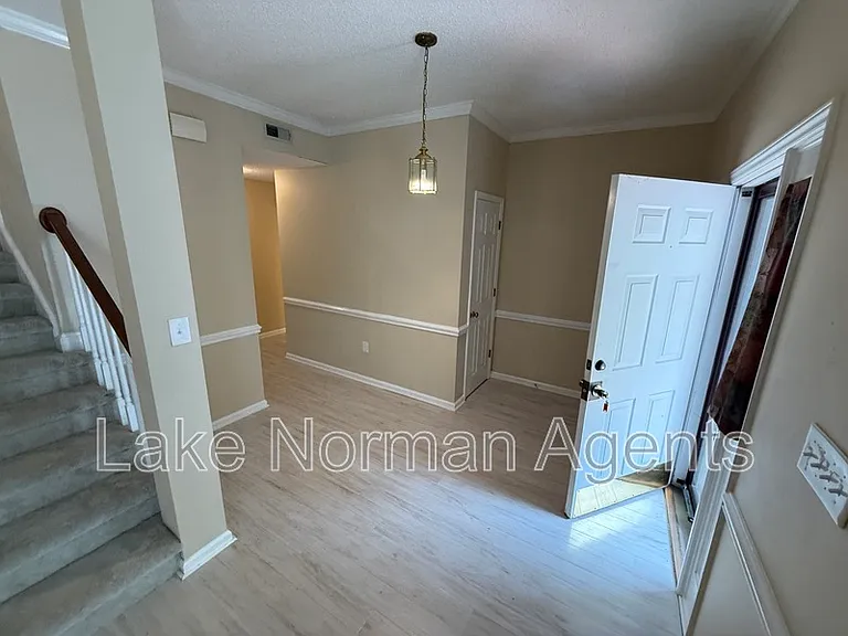 9423 Fairmead Dr — Photo 3