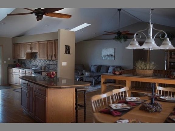 4th image of 3165 Boerderij Way