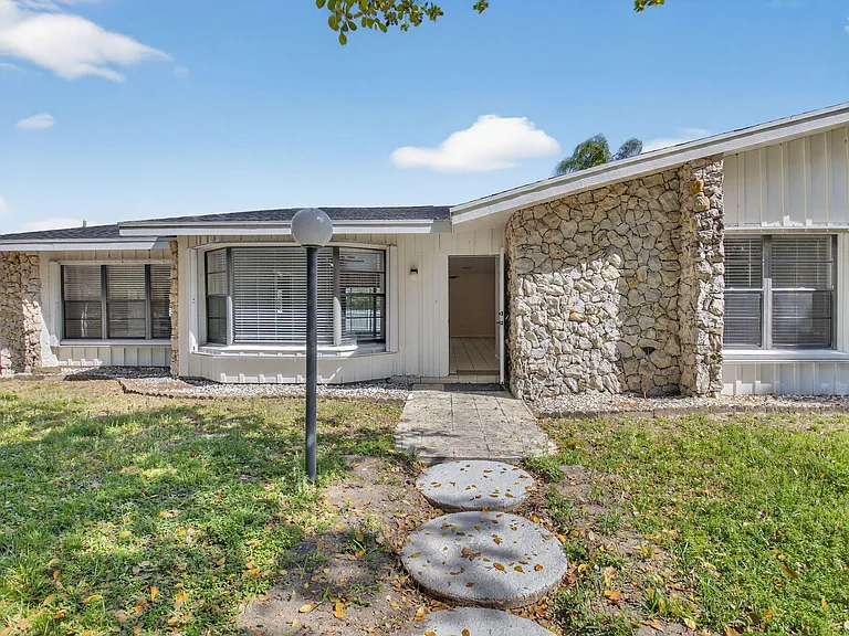 10157 La Reina Rd — Photo 6