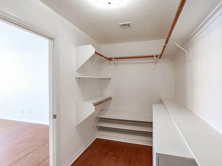 2120 Waterbury Ln — Photo 35