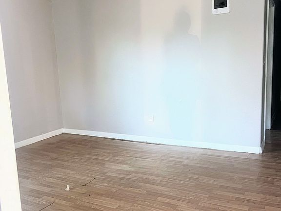 4th image of 1102 W 10th St #1/2