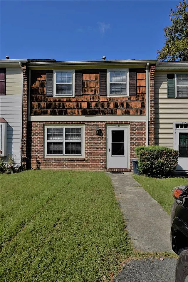 1640 Townwood Ct photo 1