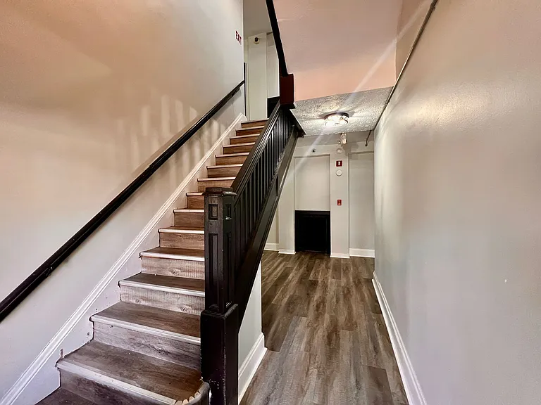 Brooklyn Manor — Photo 7