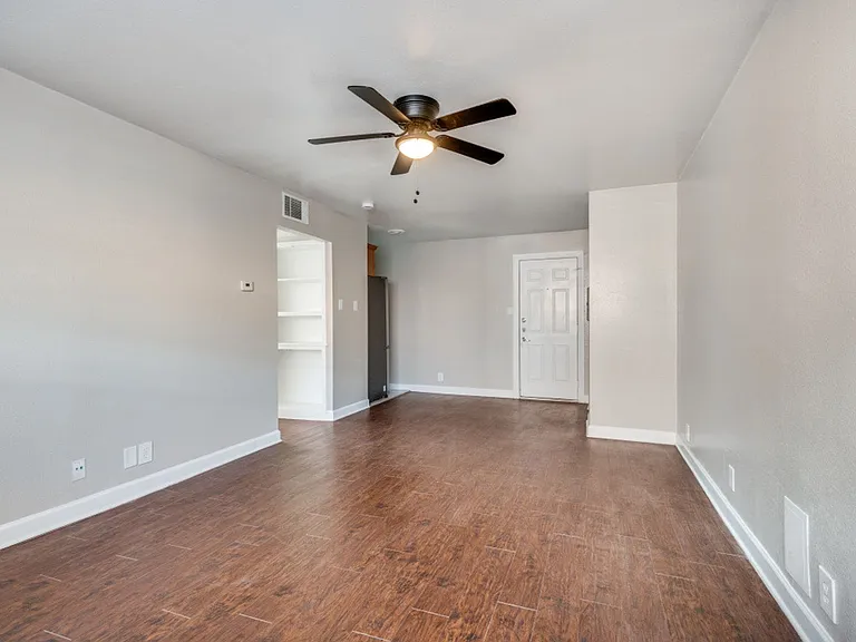 4915 Reiger Ave — Photo 3