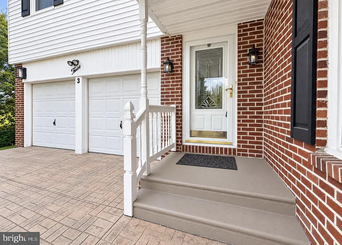 4 bed, 2.5 bath, 2686 sqft, $3,950 — Photo 3